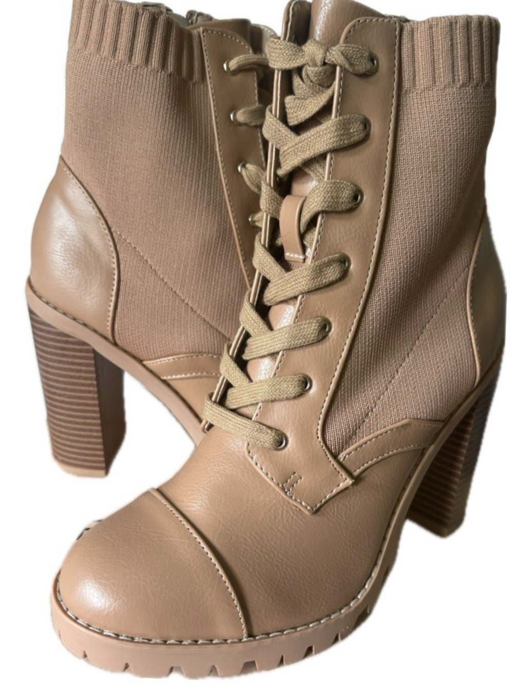 BCBGeneration NIB 8M Tan Lace Up Block Heel Lug Sole Luxe Boots